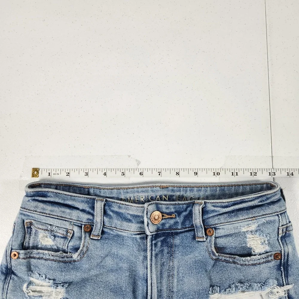 American Eagle Mom Jean Shorts Light Wash Distressed Ripped Denim‎ Womens Size 0
